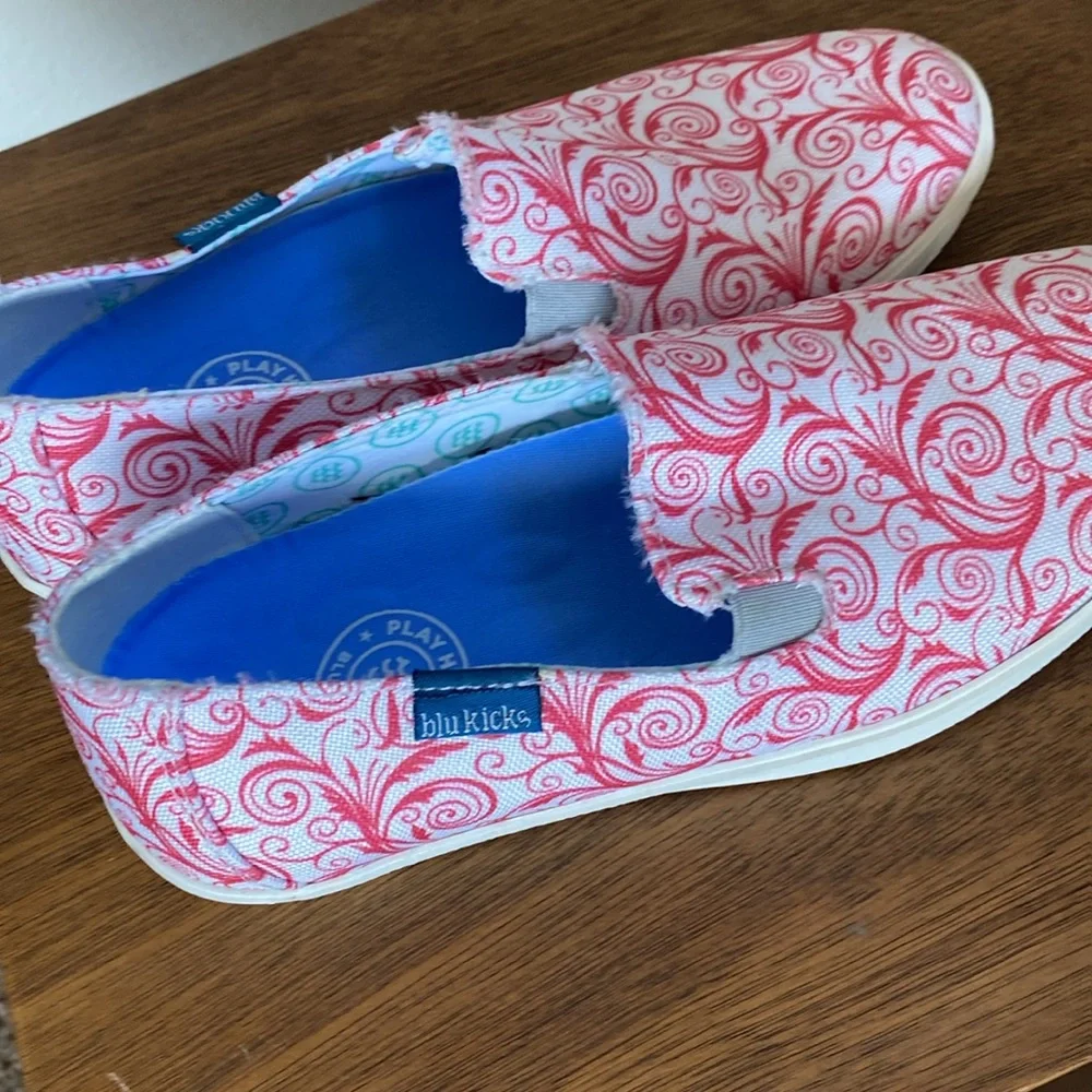 Blu Kicks Play Hookie Slip On Red & White Shoes, Fish On Soles, Women’s 6.5